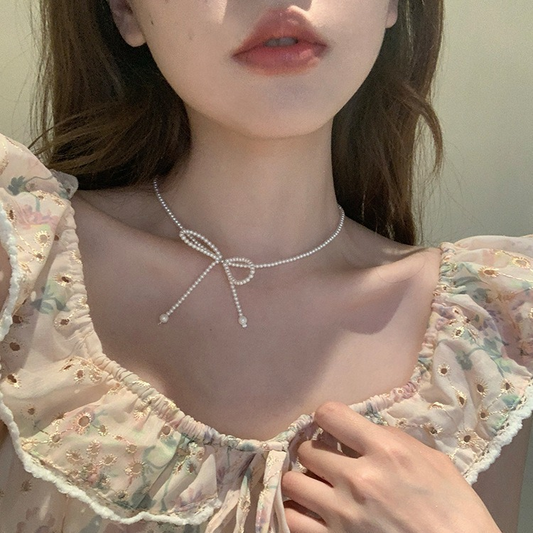 女性らしい真珠のネックレス